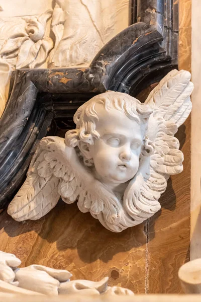 Close Anjo Esculpido Mármore Usado Como Decoração Para Interior Igreja — Fotografia de Stock