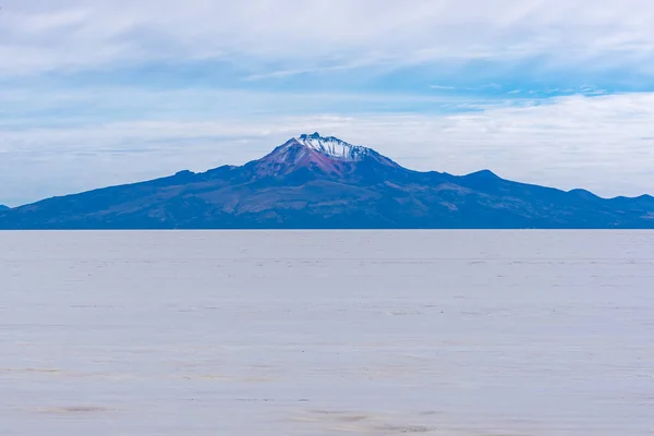 Snowy Peak Salt Flats Uyuni — Stock Photo, Image