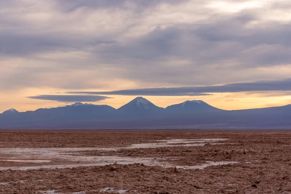 Volcanic Mountain Range Viewed Chaxa Lagoon Atacama Desert — Stock Photo, Image