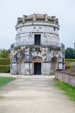Ravenna 'daki eski vaftiz töreninin dış cephesi