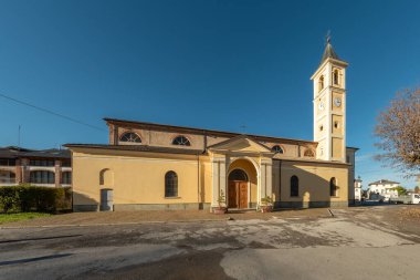 Boves, Cuneo, Piedmont, İtalya - 22 Kasım 2022: Santissima Trinita Kilisesi (15. yüzyıl) 1675 yılına kadar kilise olduğu için eski kiliseyi aradı.