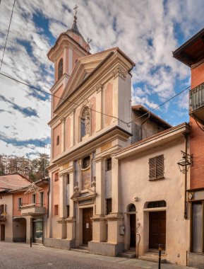 Borgo San Dalmazzo, Cuneo, Italy- 01 Aralık 2022: San Giovanni Kardeşliği Kilisesi (XVII.