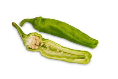 Friggitelli, Toskana ya da Yunan hafif biberleri, ayrıca Pepperoncini olarak da adlandırılır, bir tam ve bir kesik, beyaz arka plan kırpma yolunda izole edilmiş.