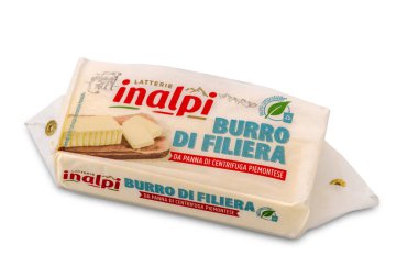 Moretta, İtalya - 20 Nisan 2022: Inalpi paket Piedmontese sütlü krema yağı, Inalpi önemli bir süt ve türev üreticisi Ferrero şekerleme fabrikası, kırpma yolu