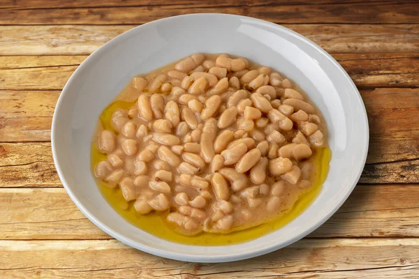 Sopa Frijoles Sazonada Con Aceite Oliva Virgen Extra Plato Blanco —  Fotos de Stock