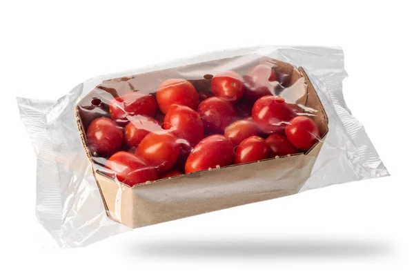 在包装在密封透明袋中的纸盒中的洋蓟樱桃西红柿 在超级市场销售 在白色的剪切线上隔离 — 图库照片