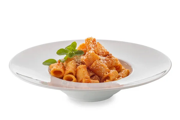 Mezze Maniche Macaroni Med Röd Tomatsås Och Riven Parmesanost Och — Stockfoto