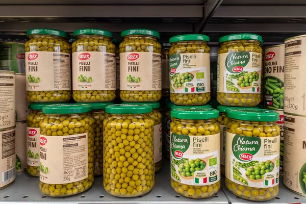 stock image Italy - June 22, 2023: peas in glass jars produced in Italy by Selex on the shelf in Italian supermarkets