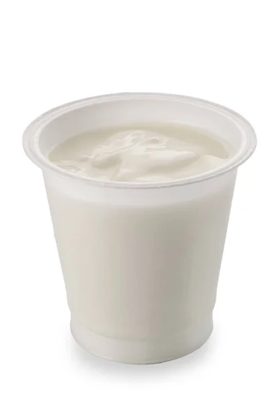 Белый Йогурт Пластиковой Банке Изолированный Белом Обрезкой Пути — стоковое фото