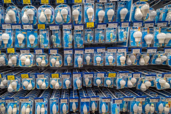 Италия Июля 2023 Светодиодные Лампы Различных Типов Форм Упакованные Продажи — стоковое фото