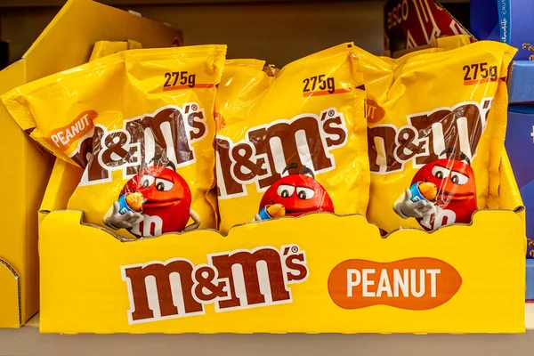 Włochy Lipca 2023 Mrs Peanut Candy Żółte Opakowania Markowym Pudełku — Zdjęcie stockowe