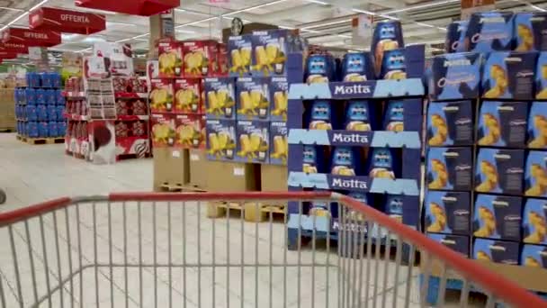 Talya Kasım 2022 Talya Daki Süpermarkette Noel Için Satılan Motta — Stok video