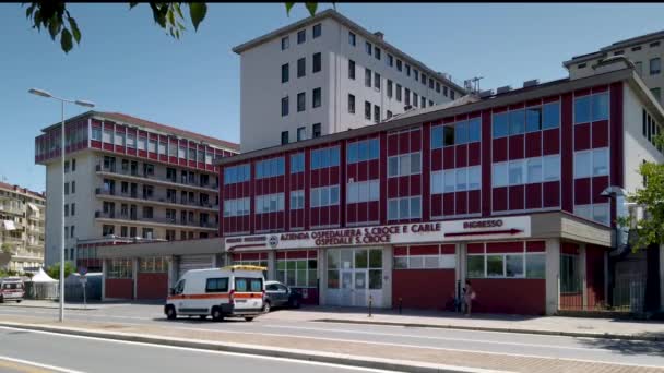 Cuneo Piemont Italien August 2022 Krankenwagen Kommt Und Leistet Erste — Stockvideo