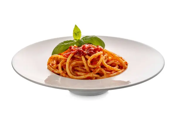 Bucatini Pasta Amatriciana Com Molho Tomate Folhas Manjericão Placa Branca — Fotografia de Stock