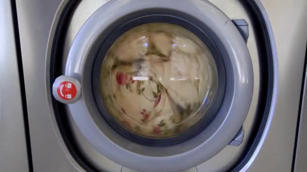 Pohled Okénko Pračky Při Praní Prádelně — Stock video