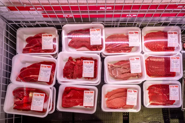 Italie Septembre 2023 Biftecks Boeuf Différents Types Découpes Emballés Dans — Photo