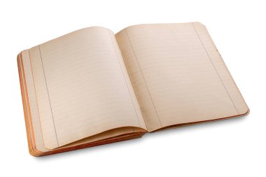 Sayfalar üzerindeki satırların zamana göre sarardığı antika açık bir defter, kırpma yolu da dahil olmak üzere beyaz üzerine izole edilmiş.