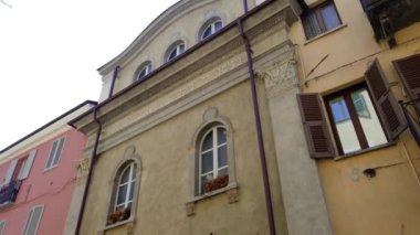 Cuneo, Piedmont, İtalya - 16 Ağustos 2023: Cuneo Sinagogu 'na eğil (17 sent). Mondovi bölgesinde, eski Yahudi gettosunda.