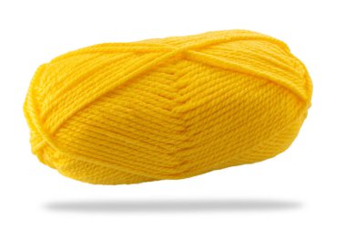 Sarı renkli yün yumağı beyaza izole edilmiş, kırpma yolu da dahil.