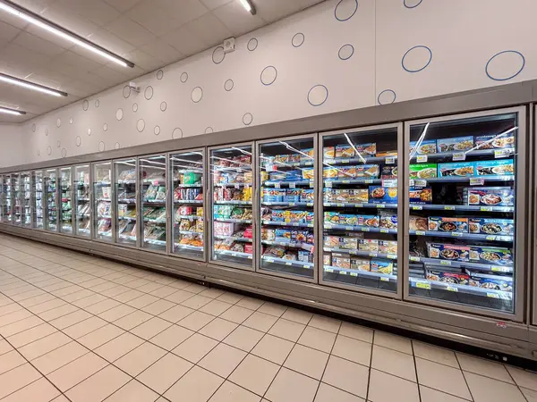 Itália Dezembro 2023 Vitrine Refrigerada Longa Supermercado Italiano — Fotografia de Stock