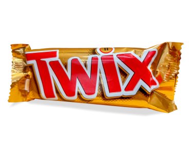 İtalya - 11 Ocak 2024: Twix paketi beyaza izole edilmiş, Twix, Mars Inc..