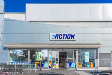 Savigliano, İtalya - 21 Mart 2024: Action Store indirimi. Düşük maliyetli ürünler satan Hollanda mağaza zinciri. Eylemin Avrupa 'da 400' den fazla mağazası var
