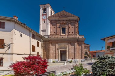Beinette, Cuneo, İtalya - 19 Nisan 2024: Granetti Caddesi 'ndeki Aziz James ve Christopher Kilisesi
