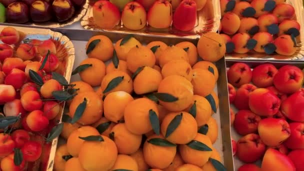 Χρωματιστά Γλυκά Φρούτων Martorana Πάστα Αμυγδάλου Τυπικά Σικελικά Γλυκά Που — Αρχείο Βίντεο
