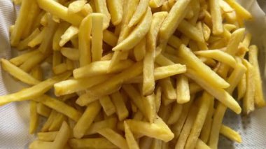 Patates kızartması, yeni kızartılmış patateslerin en iyi görüntüsü.