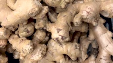 Zencefil kökleri. Zencefil kökleri üzerinde yukarıdan izlenen çekim.
