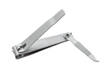 Geri çekilebilir tırnak törpüsü olan metal tırnak makası, kırpma yolu da dahil olmak üzere beyaza izole edildi