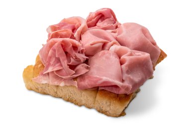 Ceneviz usulü ekmek dilimleri, üzerine jambon dilimleri, beyaz üzerine izole edilmiş lezzetli ekmek dilimleri, kırpma yolu da dahil.