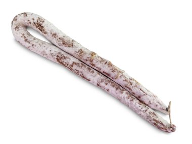 Kavisli kuru sosis salamı beyaz üzerine izole edilmiş ve kırpma yolu dahil.