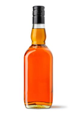 Amerikan viski şişesi beyaza izole edilmiş, kırpma yolu da dahil.