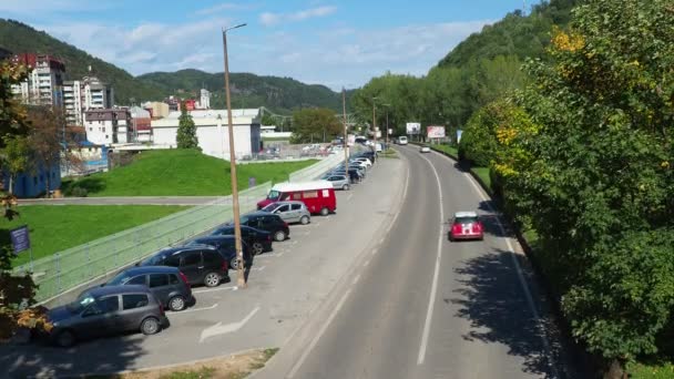 2022年10月1日 ズヴォルニク ボスニア ヘルツェゴビナの主要道路M19は Gpセパクとセルビア サラエヴォを結ぶ国境をズヴォルニク ヴラセニツァ ピェシュカ ソコカ パラ高速道路で結んでいる — ストック動画