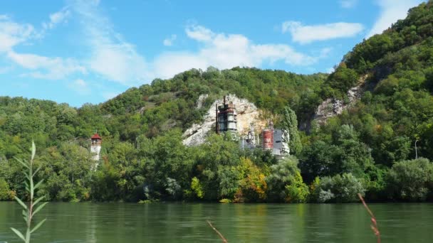 Malí Zvornik Serbia Septiembre 2022 Iglesia Santa Cruz Malí Ostrog — Vídeo de stock