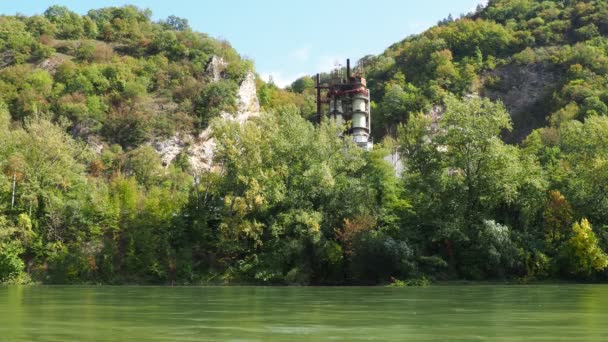 Mali Zvornik Serbien September 2022 Zementwerk Brasina Bergwerk Industrielle Architektur — Stockvideo