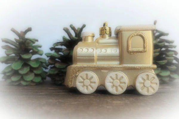 칠드런 장난감 가우아슈 크리스마스 트리로 새해나 크리스마스 열차에는 아이클 있어요 — 스톡 사진