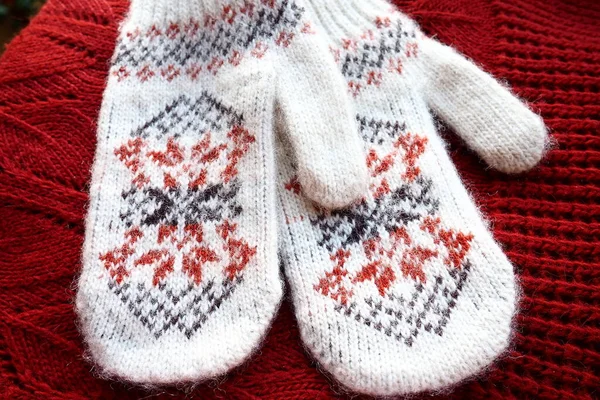 Fluffy White Knitted Mohair Mittens Traditional Floral Pattern Back Pair — Stock Photo, Image