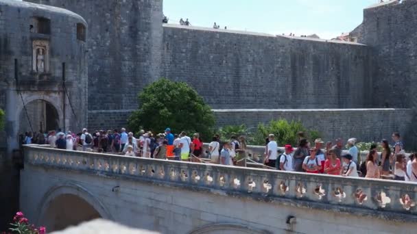 Pile Gate Dubrovnik Croatia Agustus 2022 Orang Laki Laki Dan — Stok Video