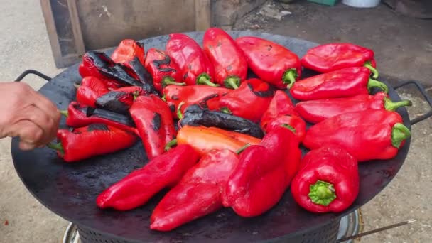 Asar Deliciosos Pimientos Rojos Para Sabor Ahumado Pelado Rápido Recetas — Vídeo de stock