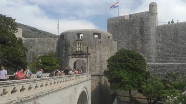 Pile Gate Dubrovnik Κροατία Αυγούστου 2022 Άνθρωποι Άνδρες Και Γυναίκες — Αρχείο Βίντεο