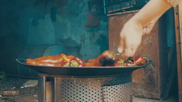 Pečení Červené Papriky Pro Uzenou Chuť Rychlé Loupání Tepelné Zpracování — Stock video