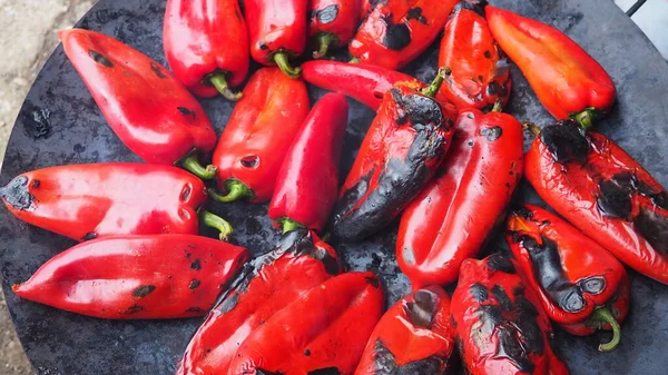 Roasting Delicious Red Peppers Smoky Flavor Quick Peeling Balkan Salad — Stock Photo, Image
