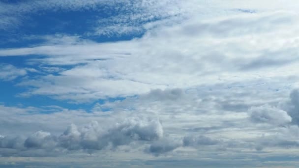 Chmury Stratusa Cumulus Latają Dwóch Warstwach Różną Prędkością Szybko Poruszające — Wideo stockowe