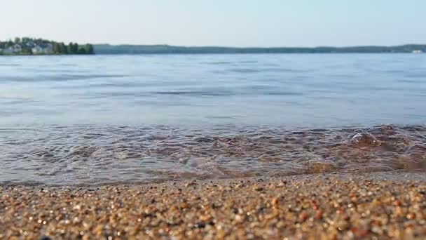 Calm Waves Roll Sandy Shore Water Movement Tourist Paradise Karelia — Αρχείο Βίντεο