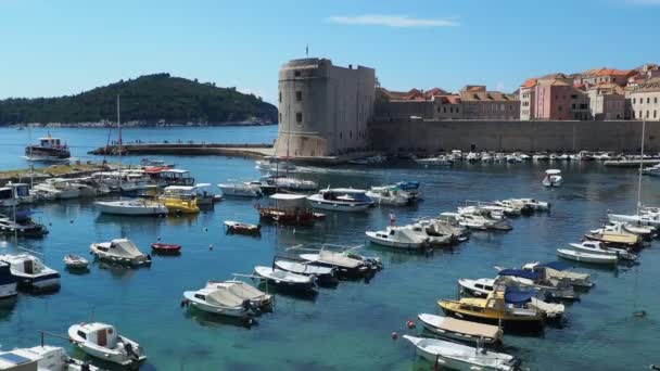 Dubrovnik Croatia 2022 City Port Summer Tourist Attraction Tourists Walk — Vídeo de stock