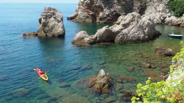 Dubrovnik Croazia Mare Adriatico 2022 Turisti Fanno Kayak Sulle Onde — Video Stock