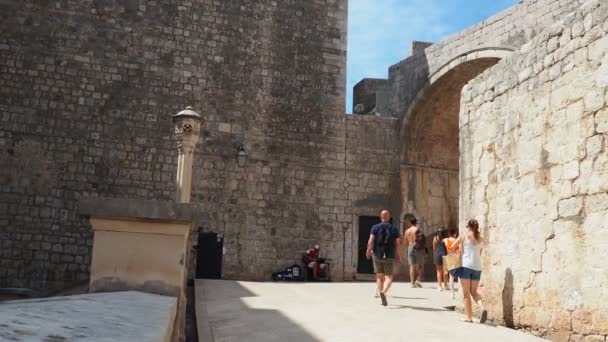 Pile Gate Dubrovnik Croatia 2022 People Tourists Stradun Exit Old — Wideo stockowe