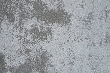 Alçılı duvar dokusu. Beyazlatıcı yüzey. Soyut arkaplan. Retro duvar yapı dokusu inşa etti. Beton duvarda çatlaklar ve tümsekler var. Su bazlı boyayla renklendirilmemiş. Eski püskü alçı..